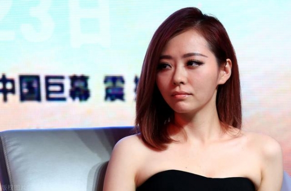 被冯珂当15年赚钱工具，张靓颖的“报复手段”堪称教科书级别