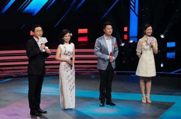 两位“邓丽君”同台献唱，一开嗓就惊艳全场