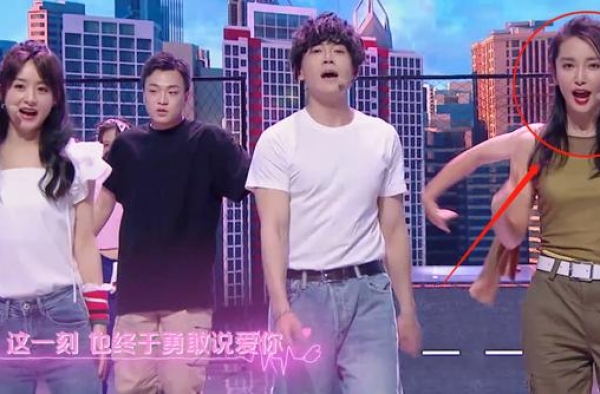 47岁李冰冰唱跳首秀，画面切换到她的全身，这身材我没看错吧？