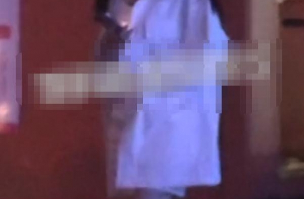 李小璐近况腿细如麻杆瘦成纸片人，神秘异性陪伴，又是弟弟？