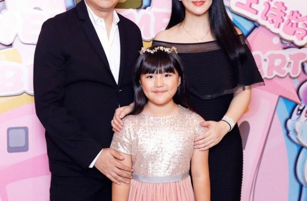 王岳伦为KTV事件维权，已知道是谁在操控，李湘：相信老公