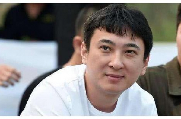 甜仇官宣与王思聪分手，没要对方一分钱，男方无缝衔接又觅新欢
