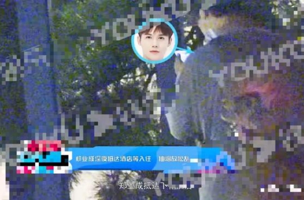 人设翻车？27岁郑业成随地吐痰室外抽烟，与往日形象反差太大
