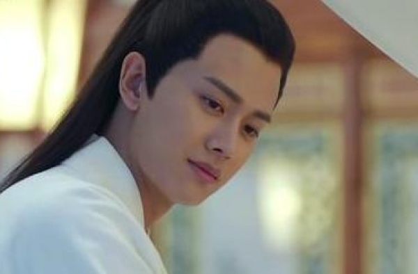 《锦衣之下》之现代版90：陆绎替今夏上药，大型撒狗粮现场