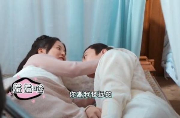 杨超越拍吻戏抱怨男演员离太远，对准就一顿猛亲，导演都看不下去
