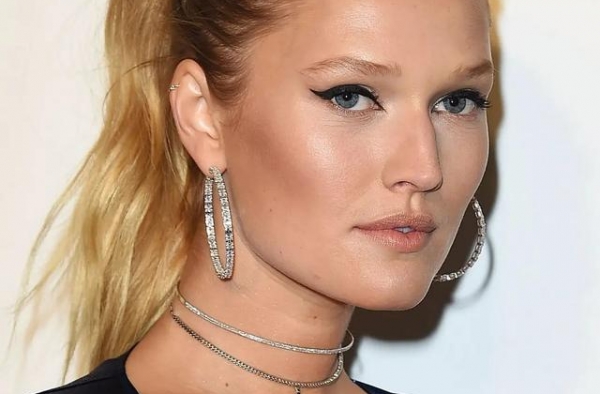 欧美女明星特辑第140辑：Toni Garrn