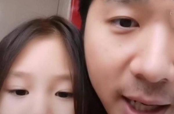 陈佩斯孙女近照曝光！遗传海归妈妈高颜值，家中豪车被曝价值百万