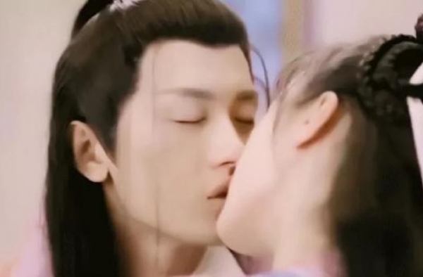 《琉璃》男女主互动遭删减，吻戏拍八小时正片每段5秒，导演太惨