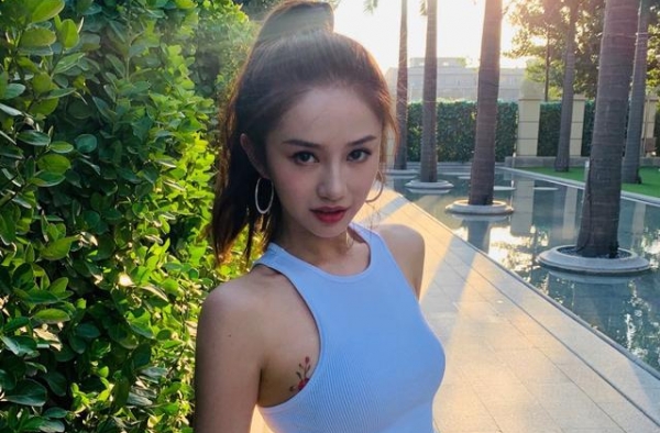 出道9年快女8强，为杨超越做“丫鬟”，最终成《琉璃》的神助攻