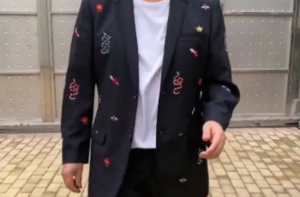 猪八戒老婆是嫦娥？75岁马德华烈日舞钉耙，肋骨曾因拍戏摔变形
