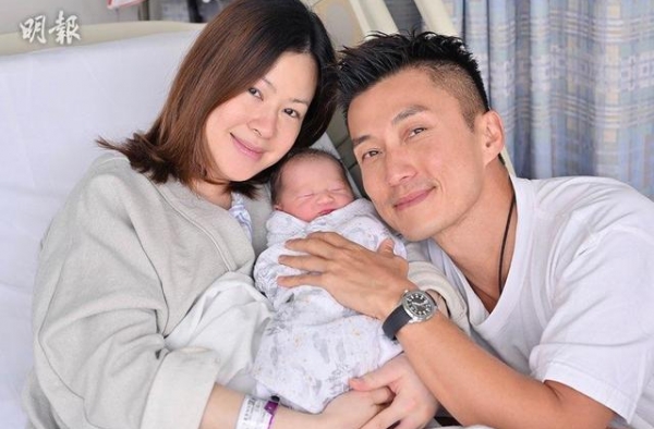 老婆生儿子，陈山聪奖励她吃菠萝包