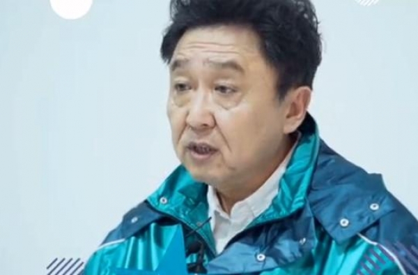 51岁于谦罕谈小10岁妻子，曾零收入靠妻子养家，婚后熬苦日子