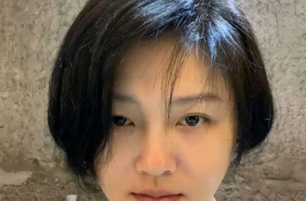 大S自曝不愿出来工作，丈夫汪小菲深夜发文抱怨：天天在家带孩子