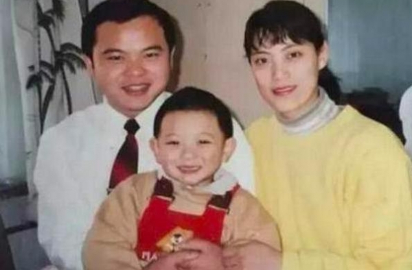 黄子韬父亲去世，年仅52！那个称徐艺洋为我家孩子的爸爸不在了