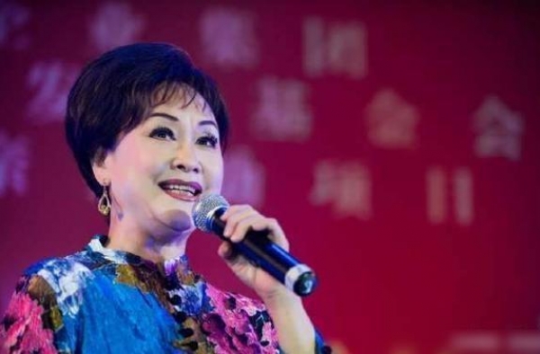 2000年，李谷一揭东方歌舞团腐败内幕，遭死亡威胁：我枪毙你