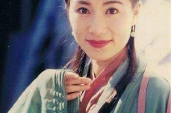 “最美港姐”张可颐，为事业两度拒嫁亿万富豪，今51岁仍单身