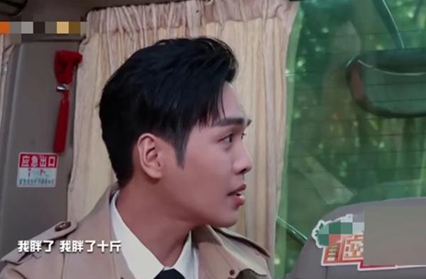 张若昀吃月子餐胖10斤，凭甜美笑容圈粉的唐艺昕，心机全在牙上