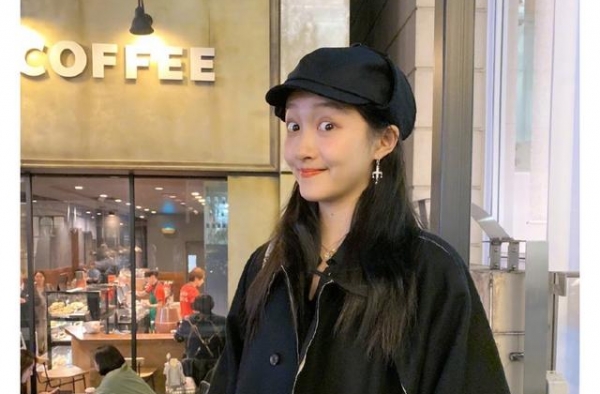 关晓彤庆生现场曝光！穿性感抹胸短裙，与众闺蜜热舞十分妖娆