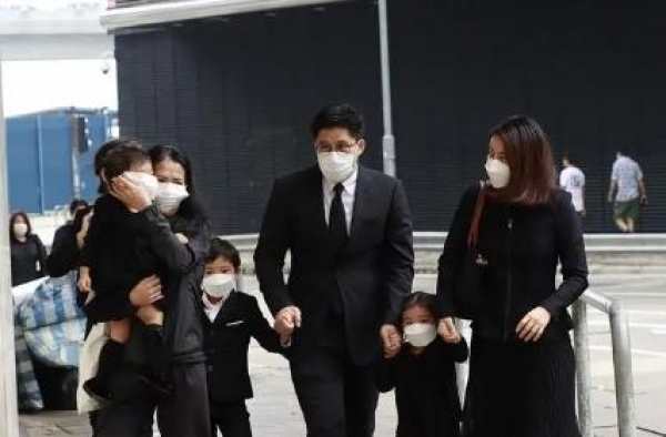 本以为吕燕妮拿的是黎婉华的剧本，她却有着蓝琼缨的手腕