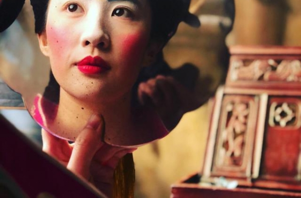 同样贴花黄，为什么《长安十二时辰》太美，《花木兰》好丑？