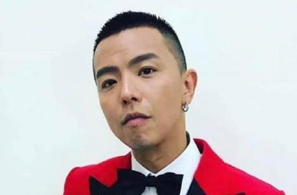众星悼念黄鸿升，家中身亡现场细节曝光，鼻口流血疑心肌梗塞猝死