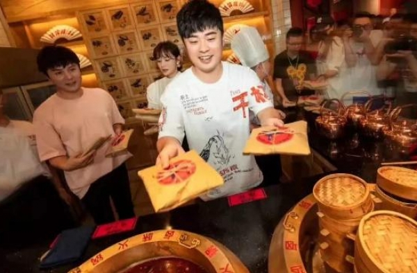 李湘到底有多壕？一月7万伙食费不算啥，为录节目特意买两套房