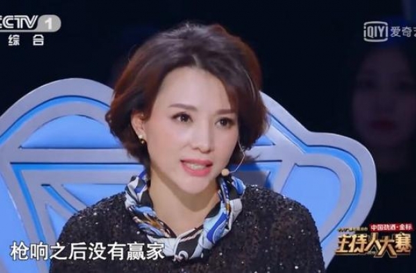 “央视一哥”任鲁豫：娶身价几十亿富婆妻子，今儿子成他一生骄傲