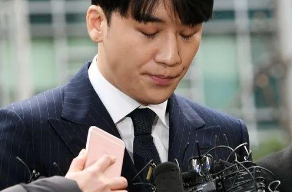 知名男艺人，首次在军事法庭受审