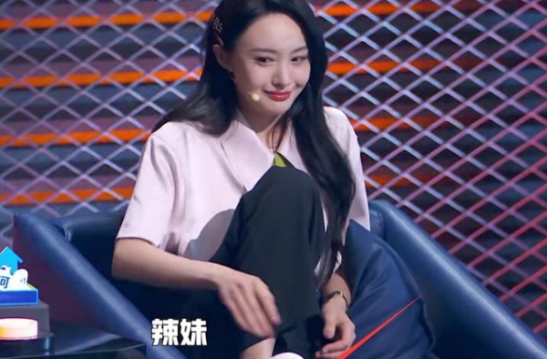 同样是腰伤，赵丽颖忍痛干活不抱怨，郑爽却在节目中搞特殊
