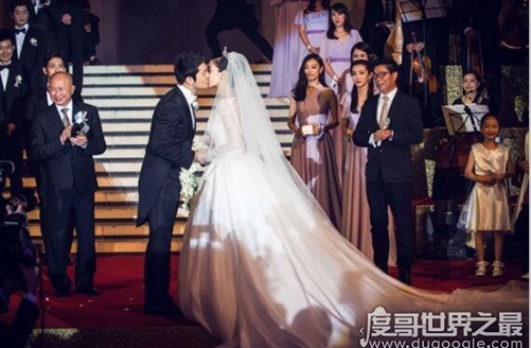 黄晓明和baby什么时候离的婚，从黄晓明举动就能看出，没离婚