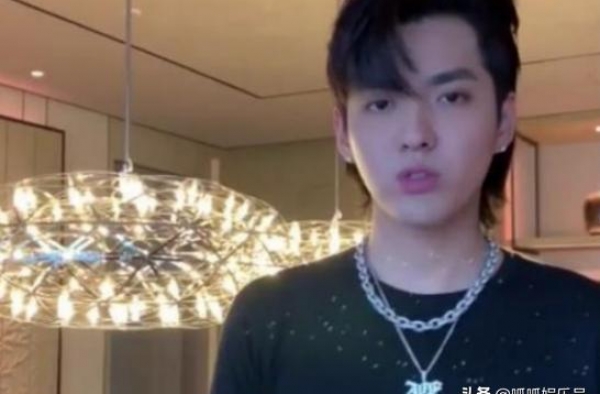 95后锦鲤女孩，各方大佬纷纷与之互动，如今更是火的一塌糊涂