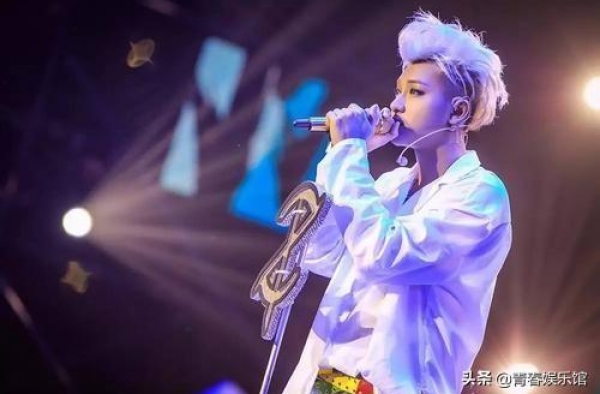 盘点父母不幸去世的7大明星，谭松韵黄子韬在列，你最心疼哪位？