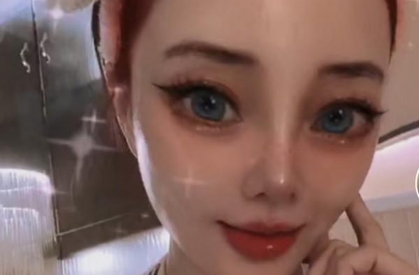 李小璐脖子现可疑印记，网友猜测和贾乃亮有关，他们真的要复合吗