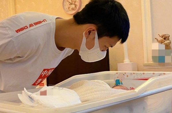 又一男明星成奶爸！更博透露宝宝性别，华晨宇买的尿布派上用场了