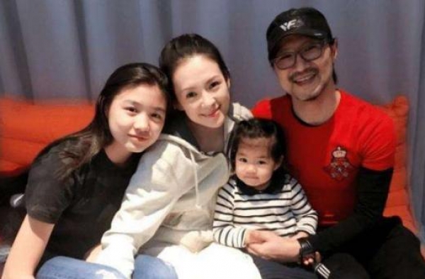 有种“惊艳”叫汪峰大女儿，15岁就有“初恋脸”，颜值不输继母