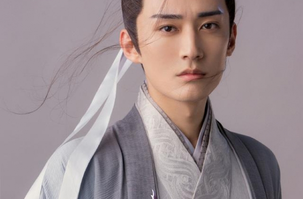 他是《琉璃》中帅过男主的男二，他是杨紫的男闺蜜，是演艺圈清流