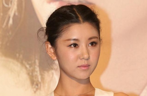 她是20年零绯闻的女星，为老公从不接吻戏，今35岁依旧如少女