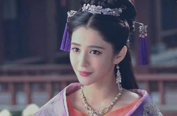 周杰伦MV女主胖到认不出，李心艾都经历了什么，网红面前没自信