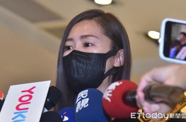 张棋惠：有和杨丞琳碰面！盯小鬼遗照看好久：他在他的星球过很好
