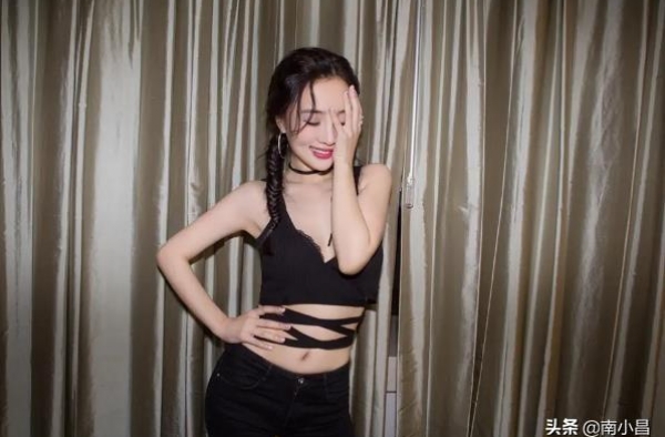 李小璐深夜晒视频，其脖子上现“草莓印”引网友猜测，她这样回应