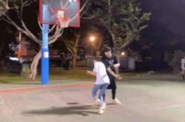 周杰伦吃醋昆凌帮别人加油怎么回事 周杰伦和昆凌秀恩爱