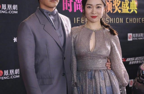 霍思燕显“富态”，穿礼服显粗了一圈，杜江都快揽不住老婆腰