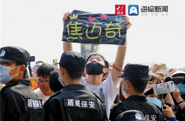 图说现场 | 淄博麦田音乐节开唱，孝妇河畔掀起青春热浪
