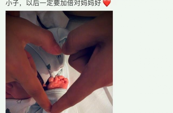 知名歌手宣布当爸！晒一家甜蜜合照，女友宣布恋情到生子才8个月