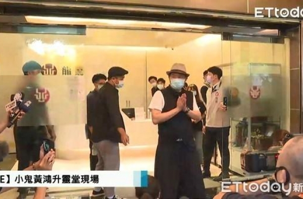 曾国城抵小鬼灵堂 忍泪双手合十！半年内3好友离世