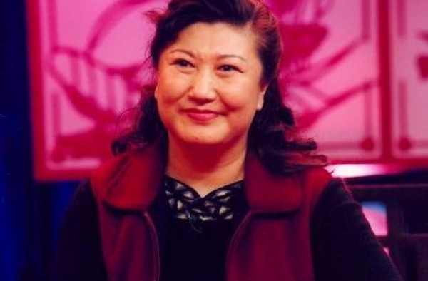 2005年高秀敏离世，母亲葬礼上一滴泪没留的女儿，如今怎样了