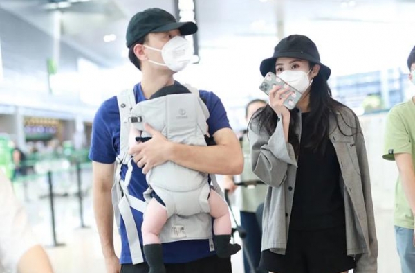 婚后的李光洁，被曝不洗头、拖后腿，被小10岁的娇妻发微博吐槽