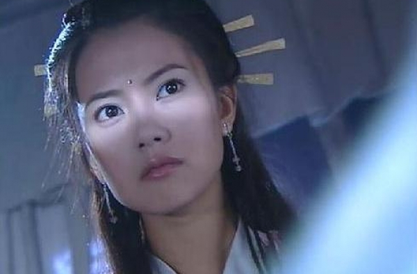 她是“周芷若”第一人选，因拍《还珠格格》拒演，意外捧红高圆圆