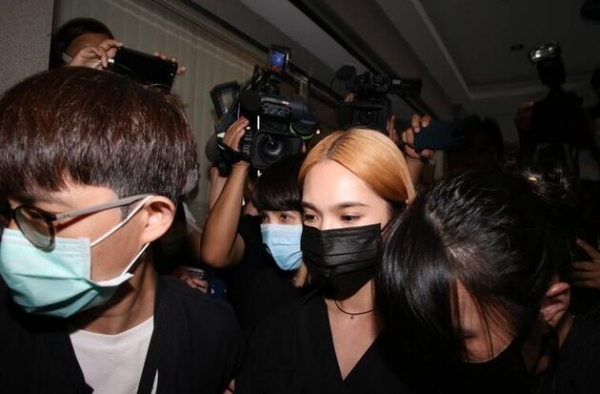 黄鸿升父亲拒绝罗志祥吊唁，小猪深夜前往并发文，网友：别蹭热度