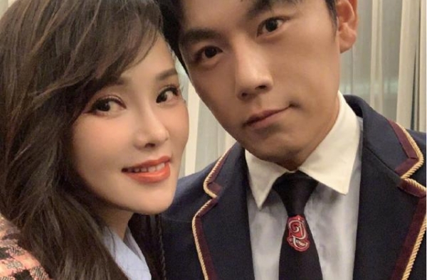 伊能静4岁女儿悄咪咪变美，五官越长越清秀，果真是女大十八变